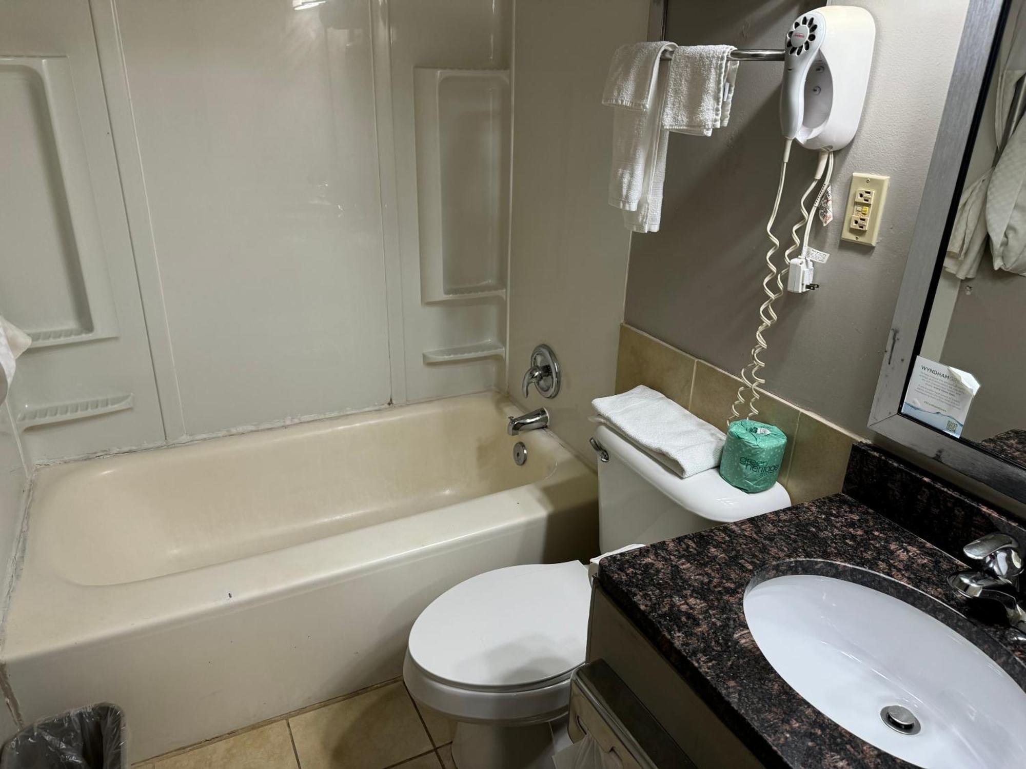 North Ridgeville South Ridge Inn מראה חיצוני תמונה