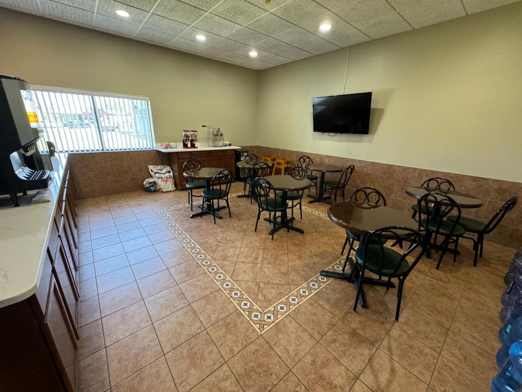 North Ridgeville South Ridge Inn מראה חיצוני תמונה