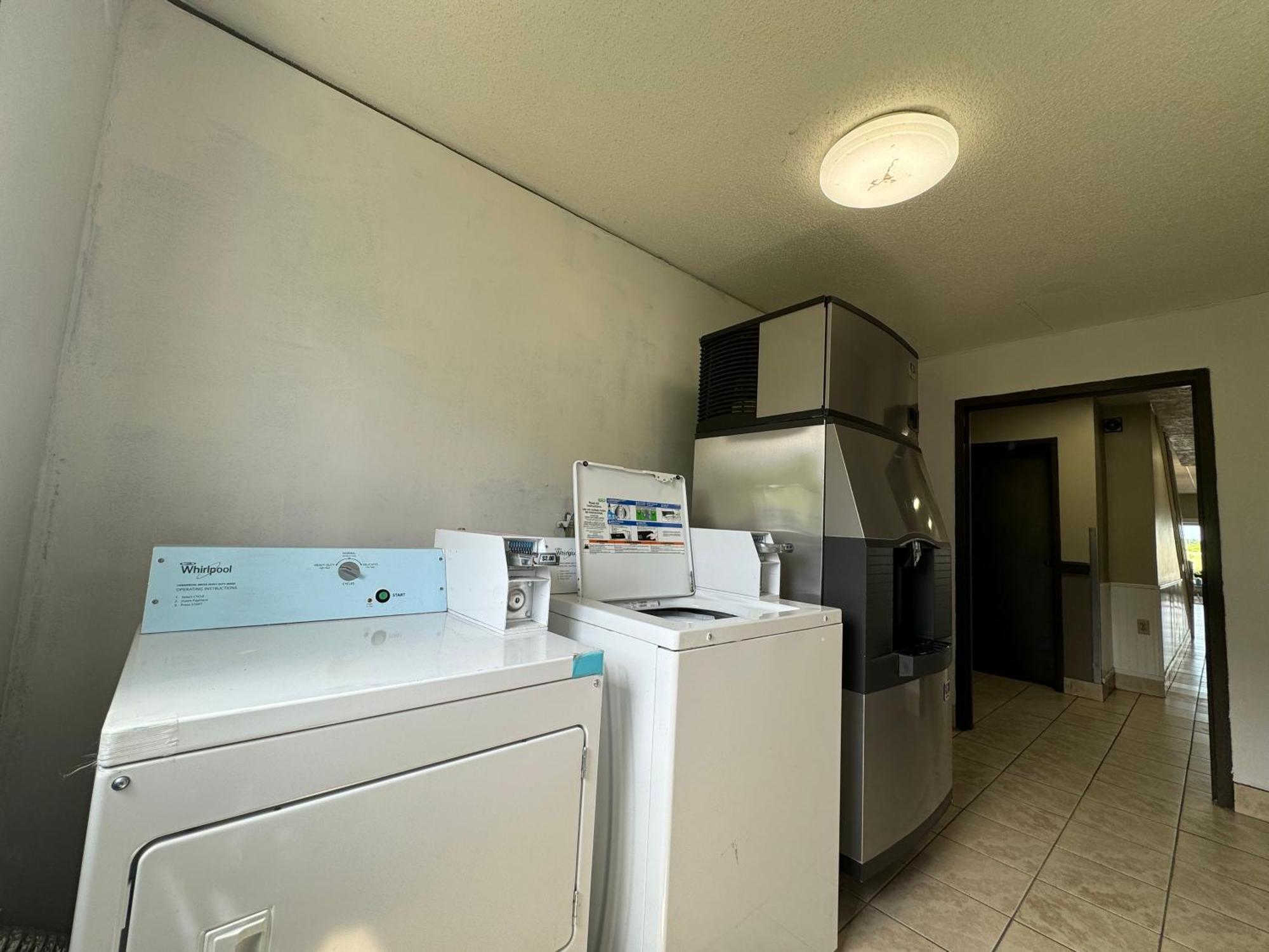 North Ridgeville South Ridge Inn מראה חיצוני תמונה
