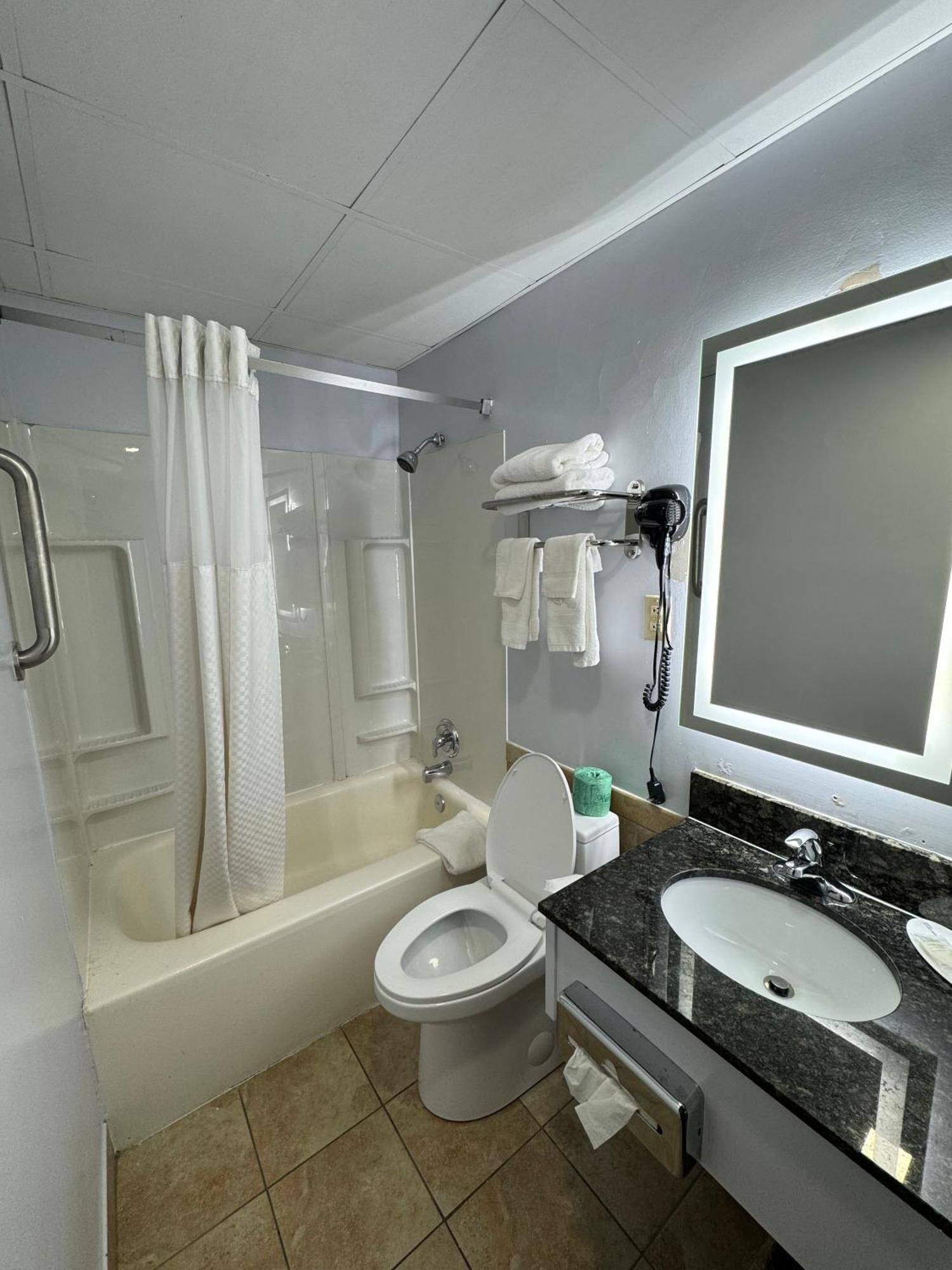 North Ridgeville South Ridge Inn מראה חיצוני תמונה